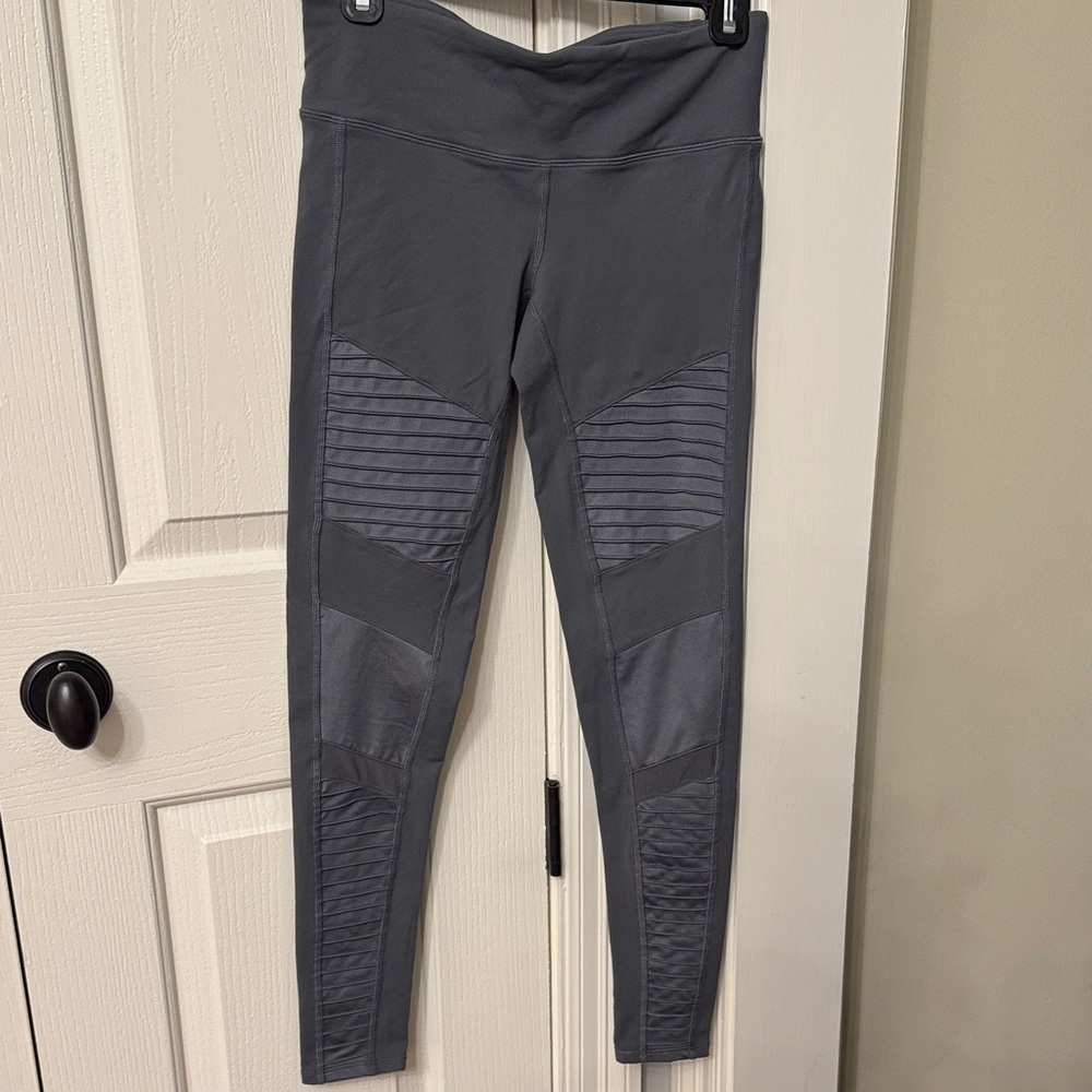 ALO Yoga Charcoal Motto Leggings